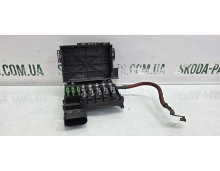 Блок запобіжників Skoda Octavia Tour 1J0937550AB VAG (1J0937550AB)