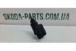 Датчик увімкнення стопсигналу Volkswagen Golf 4 1J0945511B VAG (1J0945511B)