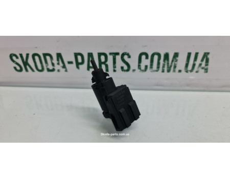 Датчик увімкнення стопсигналу Volkswagen Golf 4 1J0945511B VAG (1J0945511B)