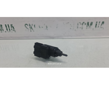 Датчик увімкнення стопсигналу Skoda Octavia Tour VAG (1J0945511C)