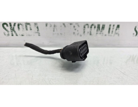Роз'єм фішка фари Skoda Fabia New VAG (1J0973735)