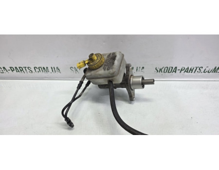 Головний гальмівний циліндр 1J1614019K Skoda Octavia Tour 1.6 бензин VAG (1J1614019K)