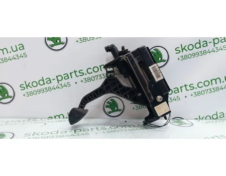 Головний циліндр щеплення Skoda 1J1721388C VAG (1J1721388C)