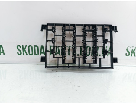 Кронштейн для запобіжників Skoda Octavia Tour 1J1941379 VAG (1J1941379)