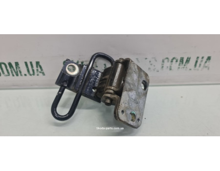 Завіса дверей задня права нижня Skoda Octavia Tour 1J4833412C VAG (1J4833412C)