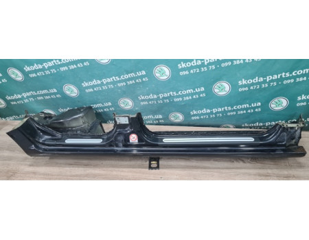 Правий поріг з підсилювачем Volkswagen Bora 1j5490002 вживаний VAG (1J5490002)