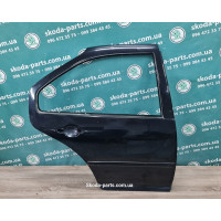 Двері задні праві чорні z4z4 Volkswagen Bora VAG (1J5833056F)