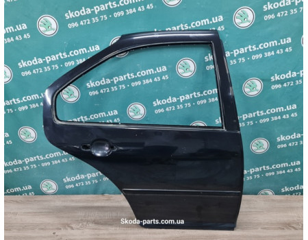 Двері задні праві чорні z4z4 Volkswagen Bora VAG (1J5833056F)