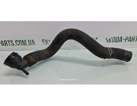 Патрубок системи охолодження двигуна 1.2tsi Skoda Octavia A5 1K0121049CB VAG (1K0121049CB)