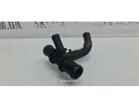 Фланець трійник системи охолодження двигуна 1.2tsi Skoda Octavia A5 1K0121087P VAG (1K0121087P)