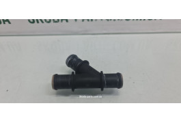 Фланець системи охолодження двигуна (трійник) 1.4tsi Skoda Octavia A5 1K0121087Q VAG (1K0121087Q)