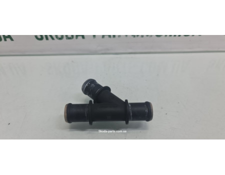 Фланець системи охолодження двигуна (трійник) 1.4tsi Skoda Octavia A5 1K0121087Q VAG (1K0121087Q)