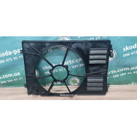 Дифузор вентилятора системи охолодження двигуна 1.2tsi Skoda Octavia A5 1K0121205AC VAG (1K0121205AC)