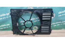 Дифузор вентилятора системи охолодження двигуна 1.2tsi Skoda Octavia A5 1K0121205AC VAG (1K0121205AC)