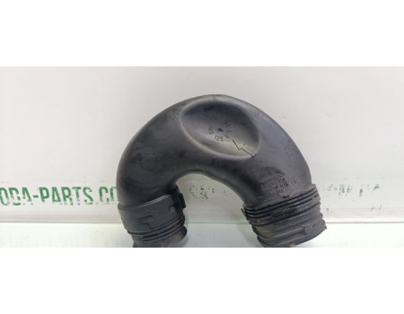 Патрубок повітряний, вхід повітряного фільтра Skoda Octavia A5 VAG (1K0129618BK)