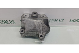 Кронштейн коробки передач 1.2tsi Skoda Octavia A5 1K0199117AH VAG (1K0199117AH)