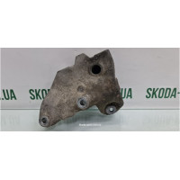 Кронштейн подушки двигуна лівий Skoda Octavia A5 1K0199117BM VAG (1K0199117BM)