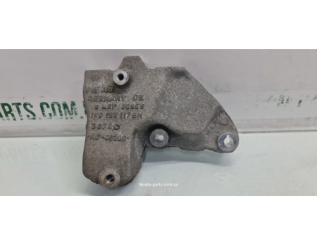 Кронштейн подушки двигуна лівий 1.6tdi Skoda Octavia A7 VAG (1K0199117MM)
