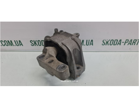 Подушка двигуна права Skoda Octavia 1K0199262AT вживана VAG (1K0199262AT)