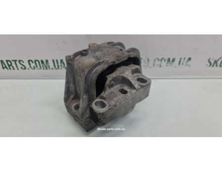 Подушка двигуна права 1.2tsi Skoda Octavia A5 1K0199262CP VAG (1K0199262CP)