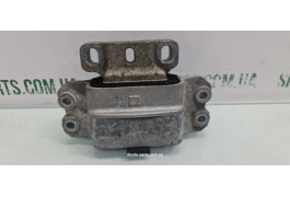 Подушка двигуна ліва 1.2tsi Skoda Octavia A5 1K0199555CA VAG (1K0199555CA)