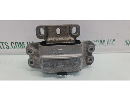 Подушка двигуна ліва 1.2tsi Skoda Octavia A5 1K0199555CA VAG (1K0199555CA)