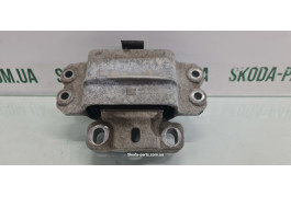Подушка двигуна ліва Skoda Octavia A5 1K0199555L вживана VAG (1K0199555L)