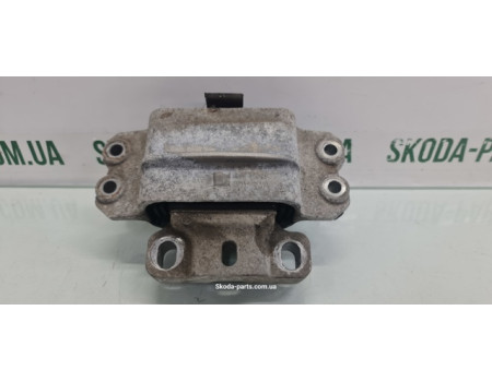 Подушка двигуна ліва Skoda Octavia A5 1K0199555L вживана VAG (1K0199555L)