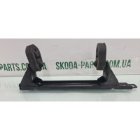 Кронштейн задньої подушки глушника Skoda Octavia A5 вживаний 1K0253144AN VAG (1K0253144AN)