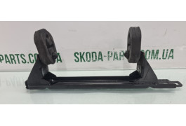 Кронштейн задньої подушки глушника Skoda Octavia A5 вживаний 1K0253144AN VAG (1K0253144AN)