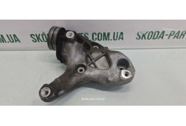 Кронштейн кріплення компресора кондиціонера 1.4tsi Skoda Octavia A5 1K0260885B вживаний VAG (1K0260885B)