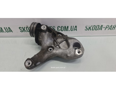 Кронштейн кріплення компресора кондиціонера 1.4tsi Skoda Octavia A5 1K0260885B вживаний VAG (1K0260885B)