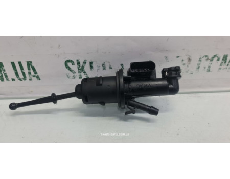 Головний циліндр щеплення 1.2tsi Skoda Octavia A5 1K0721388T VAG (1K0721388T)