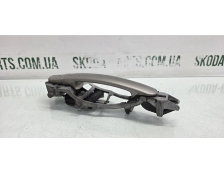 Кронштейн зовнішньої передньої ручки Skoda Octavia A5 1K0837885A VAG (1K0837885A)