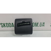 Накладка паска безпеки заднього сидіння Skoda Octavia A5 1K0857781B вживана VAG (1K0857781B)