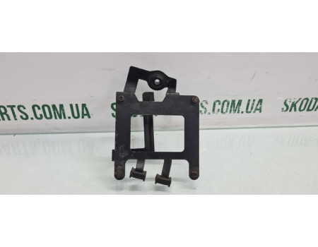 Кронштейн кріплення блоку калапанів Skoda Octavia A5 VAG (1K0906279B)