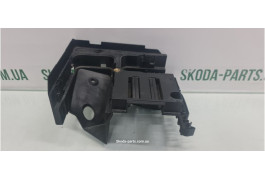 Кронштейн кріплення блоку запобіжників Skoda Octavia A5 1K0907361C вживаний VAG (1K0907361C)