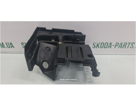 Кронштейн кріплення блоку запобіжників Skoda Octavia A5 1K0907361C вживаний VAG (1K0907361C)