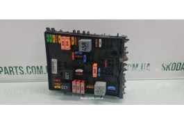 Блок запобіжників Skoda Octavia A5 1K0937124H VAG (1K0937124H)