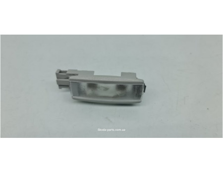 Плафон підсвітки козирка Volkswagen Passat B7 1K0947109 VAG (1K0947109)