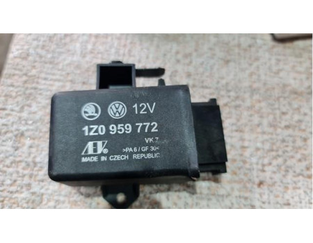 Реле подогрева сиденья VAG (1K0959772)
