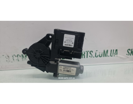 Блок управління склопідіймачем передній правий Skoda Octavia A5 1K0959792D VAG (1K0959792D)