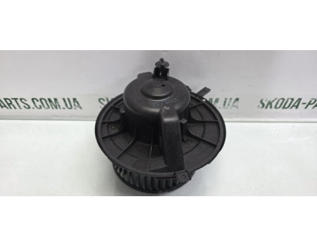 Двигун вентилятора пічки (обігрівача салону) Volkswagen Golf 5 VAG (1K1819015E)