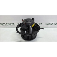 Двигун вентилятора пічки салону Skoda Octavia A5 рестайл 1K1820015G VAG (1K1820015G)