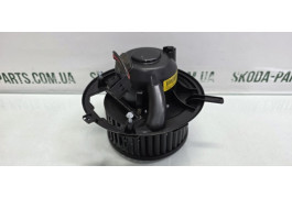 Двигун вентилятора пічки салону Skoda Octavia A5 рестайл 1K1820015G VAG (1K1820015G)