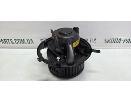 Двигун вентилятора пічки салону Skoda Octavia A5 рестайл 1K1820015G VAG (1K1820015G)