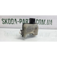Моторчик двигун відмикання кришки багажника Skoda Octavia Tour VAG (1M0959781A)