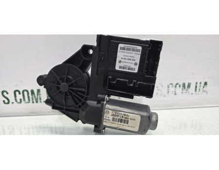 Двигун склопідіймача двері передньої правої Skoda Octavia A5 1t0959702C VAG (1T0959702C)