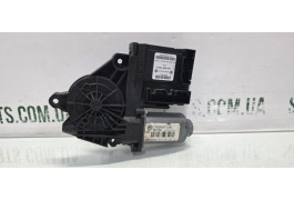 Двигун склопідіймача передній правий Skoda Octavia A5 1T0959702N VAG (1T0959702N)