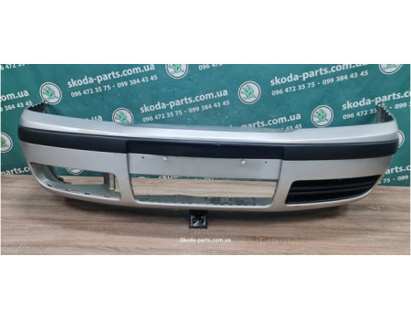 Бампер передній сірий Skoda Octavia Tour рестайл VAG (1U0807221BJ)
